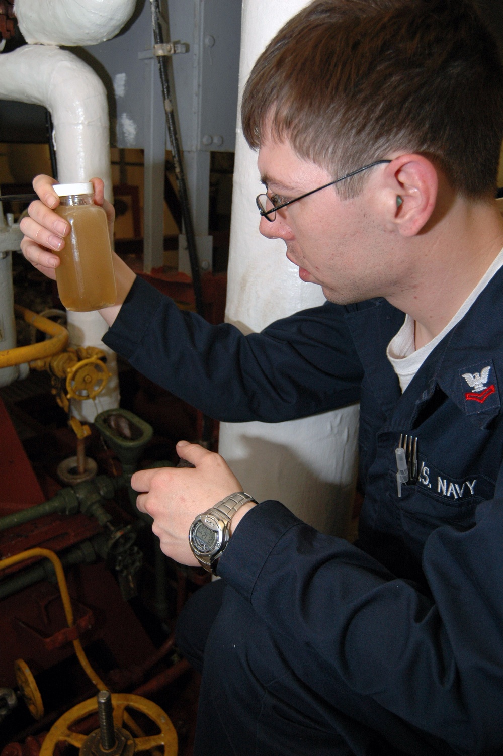 Sailor maintains USS Kitty Hawk