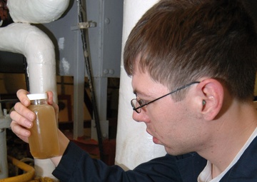 Sailor maintains USS Kitty Hawk