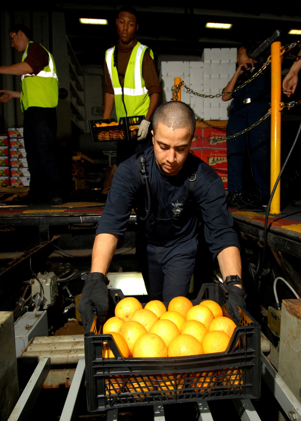 Replenishment between USNS Rainier and USS Abraham Lincoln