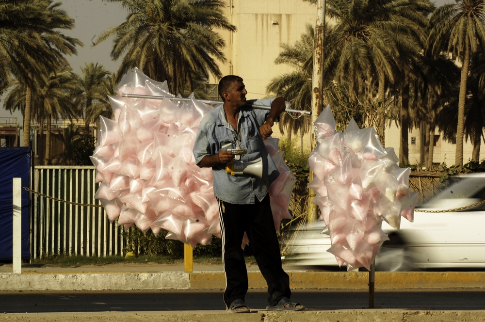 Iraqi Vendor Sells Cotton Candy