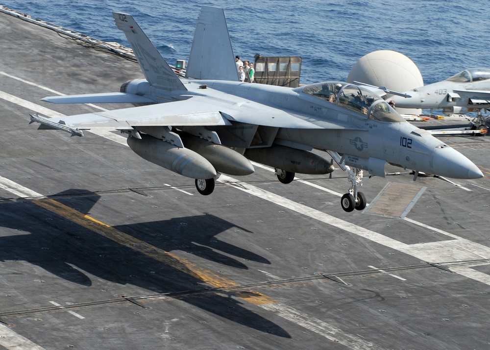 Snagging a wire on USS Abraham Lincoln