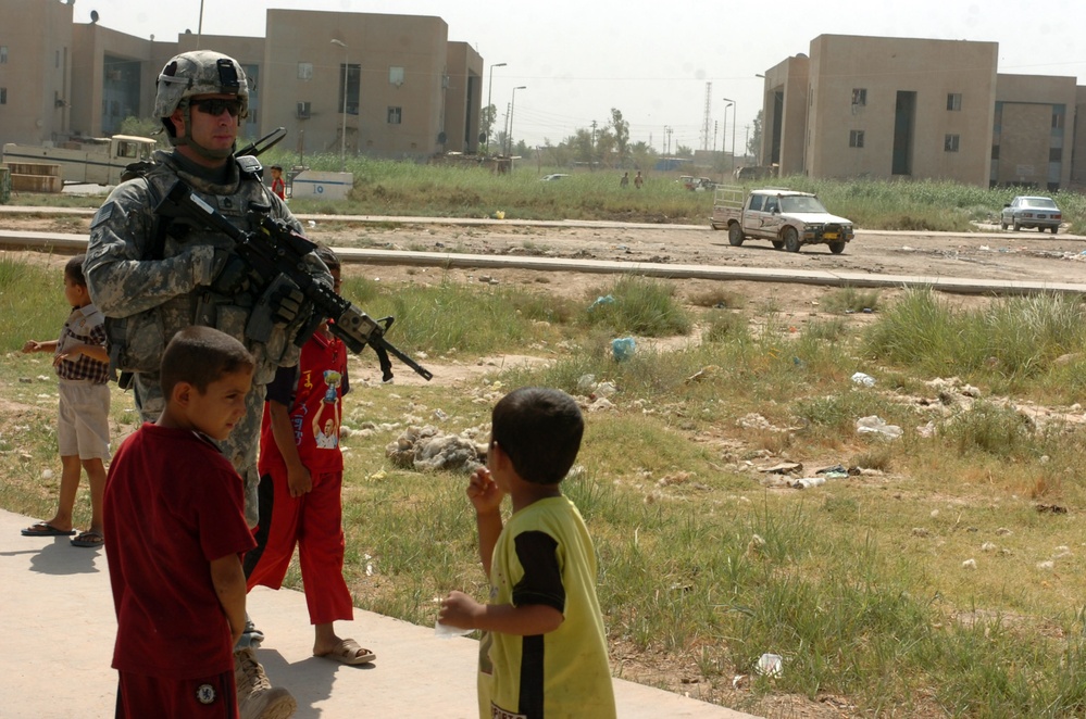 MND-B troops patrol Iraqi Family Village