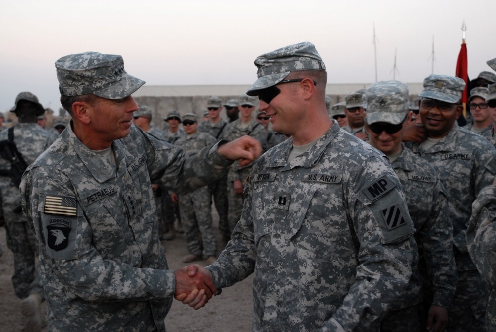 General Petraeus visit to FOB Kalsu