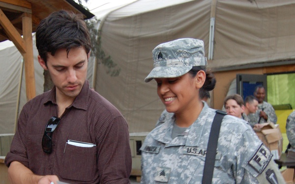 USO tour brings NFL stars to Camp Eggers