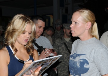 USO tour brings NFL stars to Camp Eggers