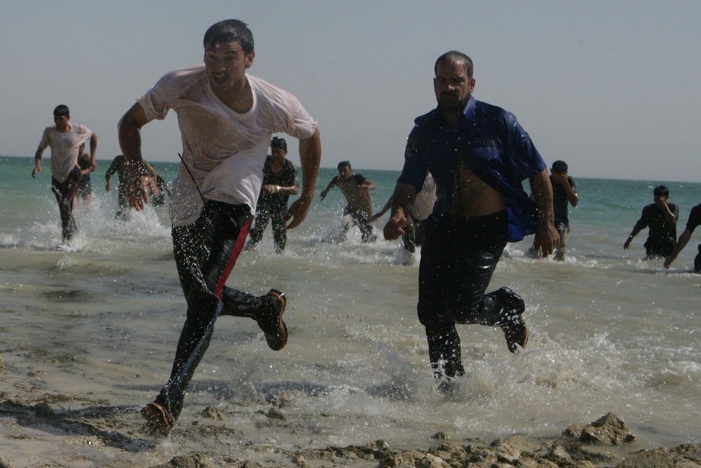 Iraqi SWAT Trains With Seals During