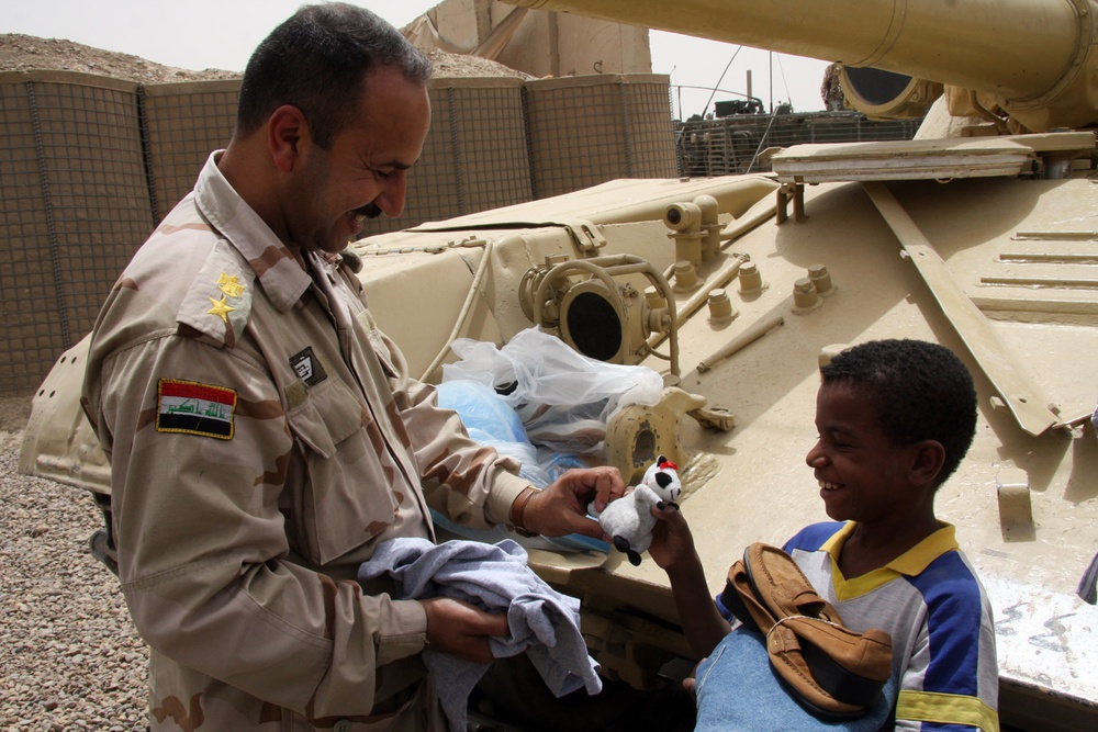 IA soldiers provide for the future of Iraq