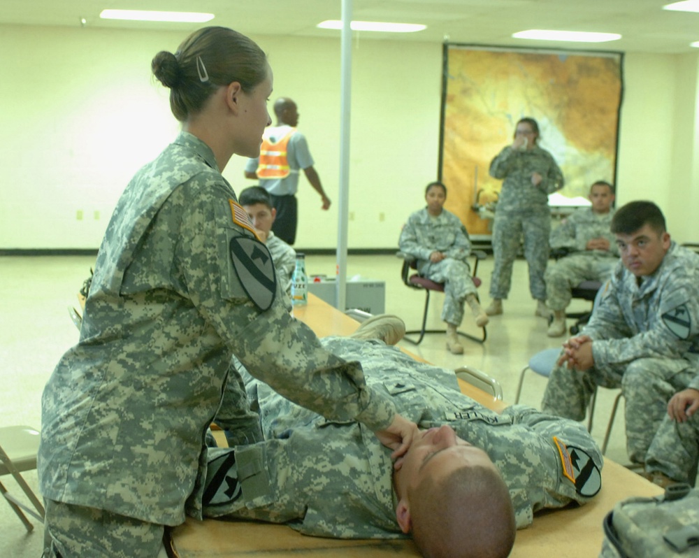 Soldiers saving Soldiers, medics teach basic life saving skills