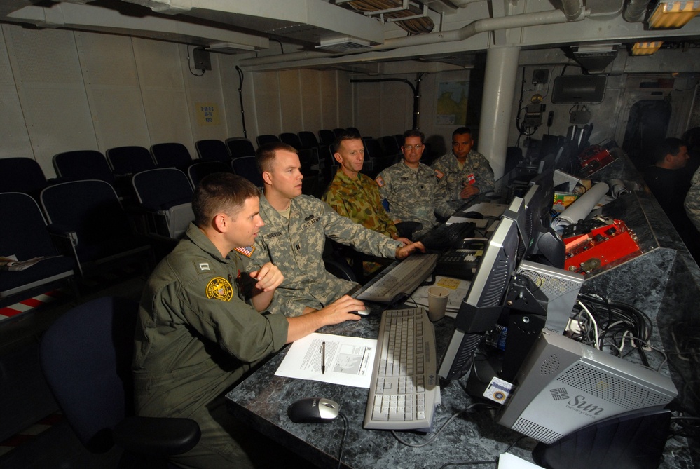 Working out the logistics during Talisman Saber 2007