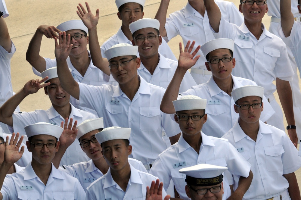 Korean navy welcomes USS Ronald Reagan