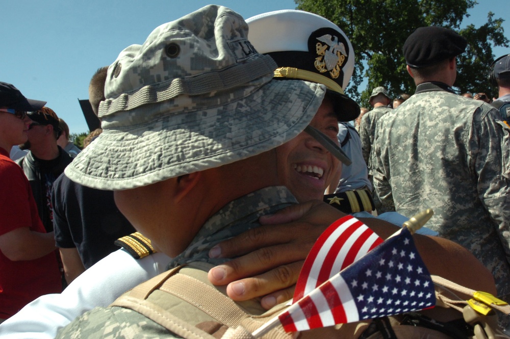 A. Co. 2-135 Comes Home