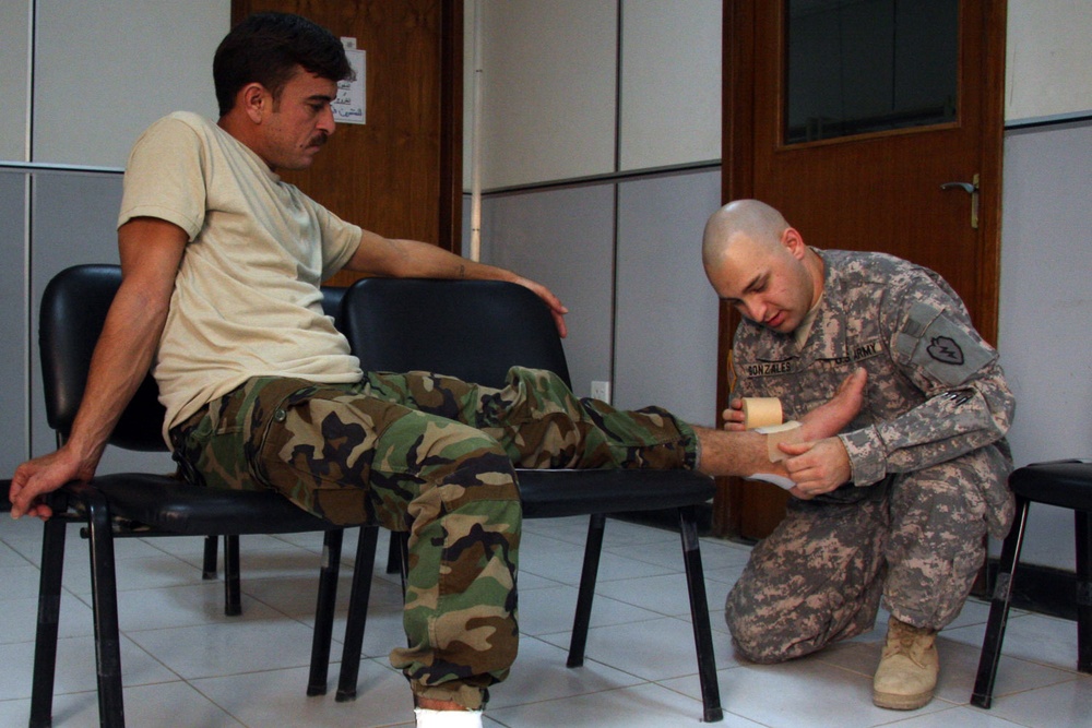 IA soldiers learn new medical procedures