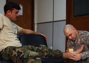 IA soldiers learn new medical procedures