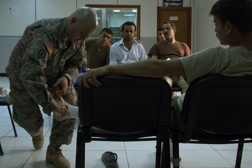 IA soldiers learn new medical procedures