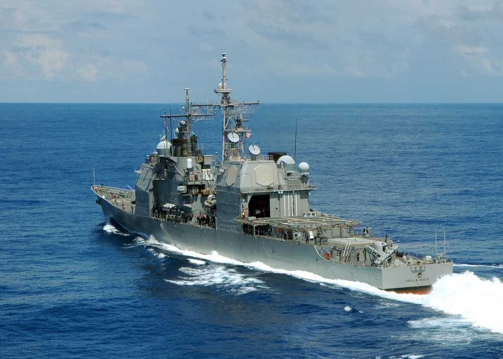 USS Vella Gulf steams in the ocean
