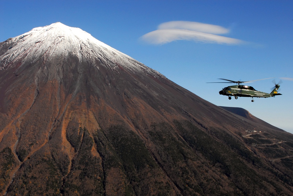 &quot;Warlord&quot; flies by Mt. Fuji