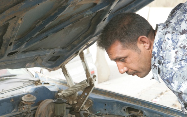 2/24 Marines assist Iraqi police