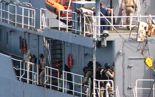 USS San Antonio boarding exercises