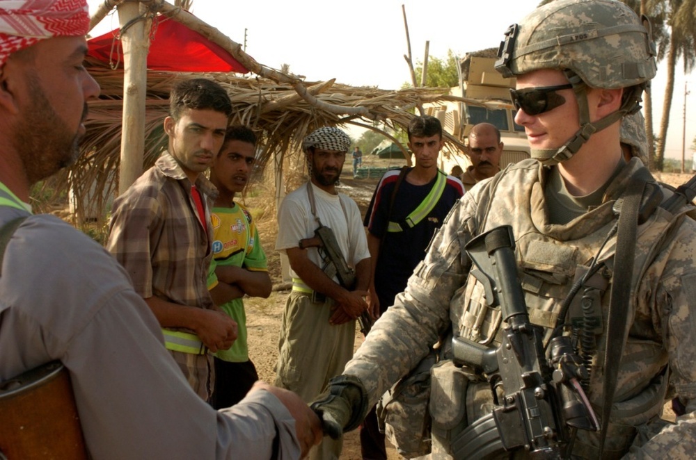 Soldiers, IA make new friends in Suwayrah