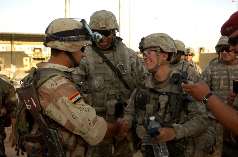 Soldiers, IA make new friends in Suwayrah