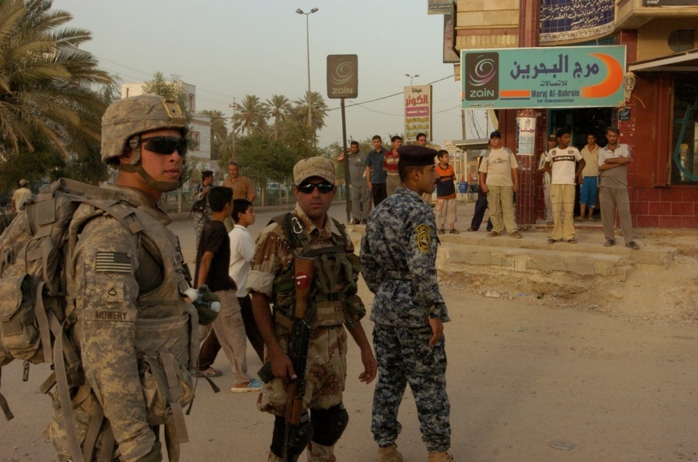 Soldiers, IA make new friends in Suwayrah
