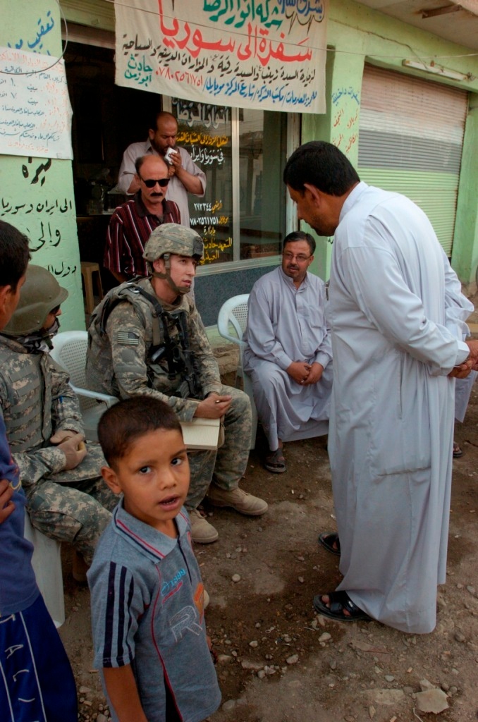 Soldiers, IA make new friends in Suwayrah