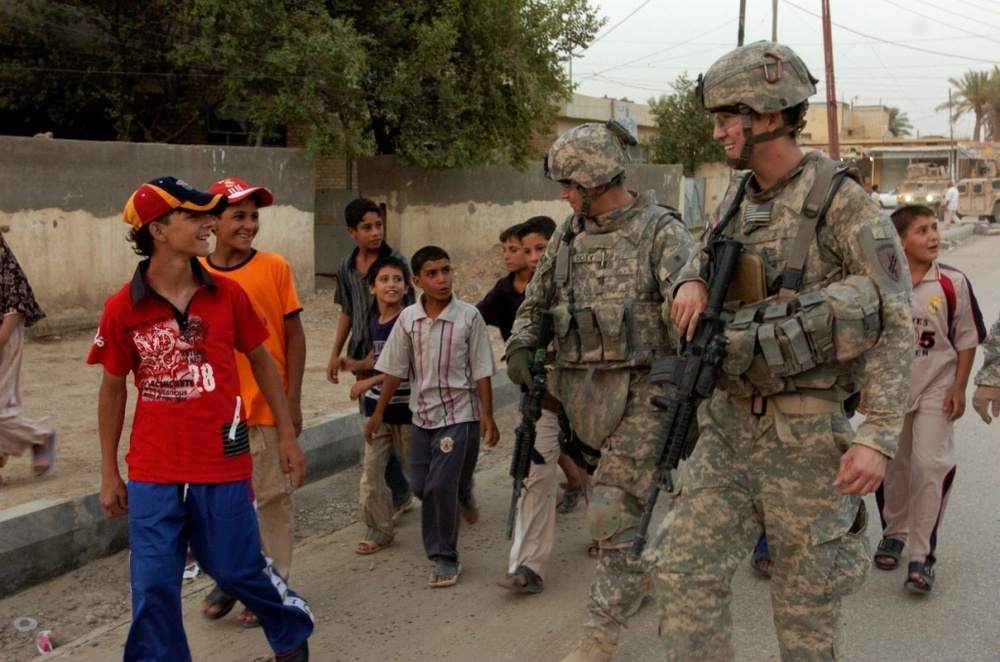 Soldiers, IA make new friends in Suwayrah