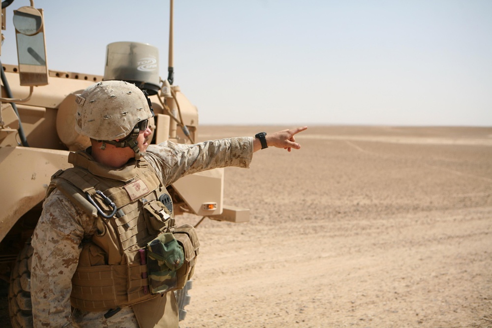 Marines scour desert