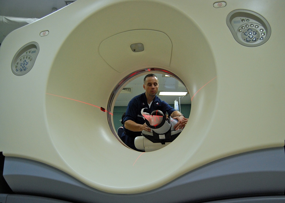 Assisting patient with CT-scan