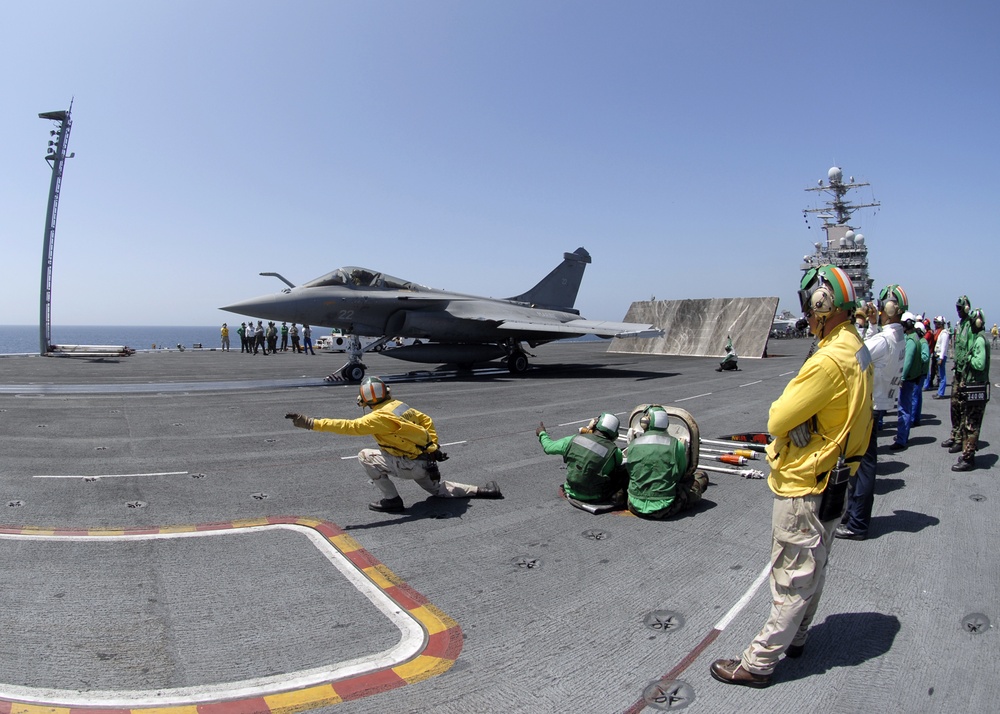 USS Theodore Roosevelt launches F-2 Rafale M fighter