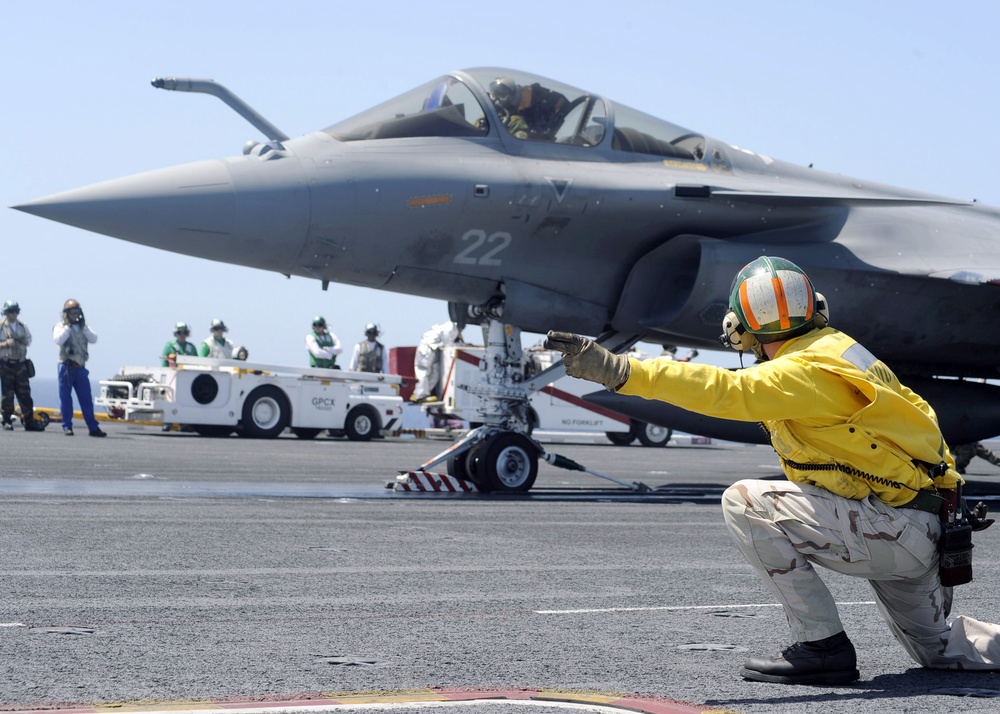 USS Theodore Roosevelt launches F-2 Rafale M fighter