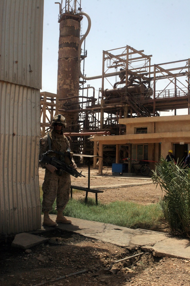 Oil refinery fuels Al Anbar forward