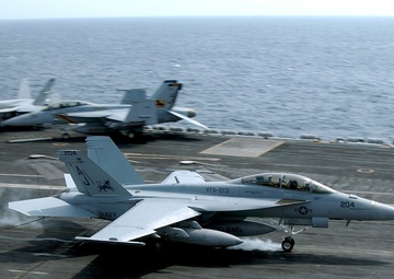 Super Hornet lands on USS Roosevelt