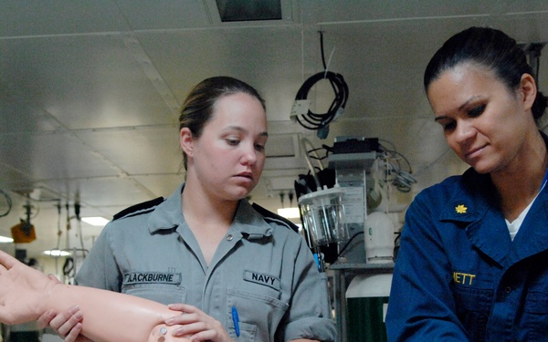 Seaman diagnose a simulated patient