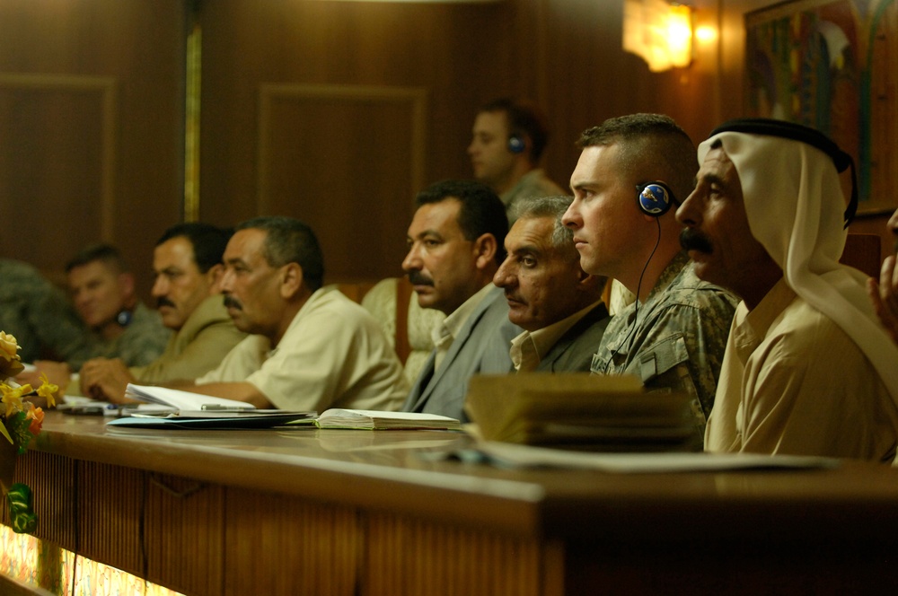 Sheiks and Coalition Forces Discuss Reintegration Program