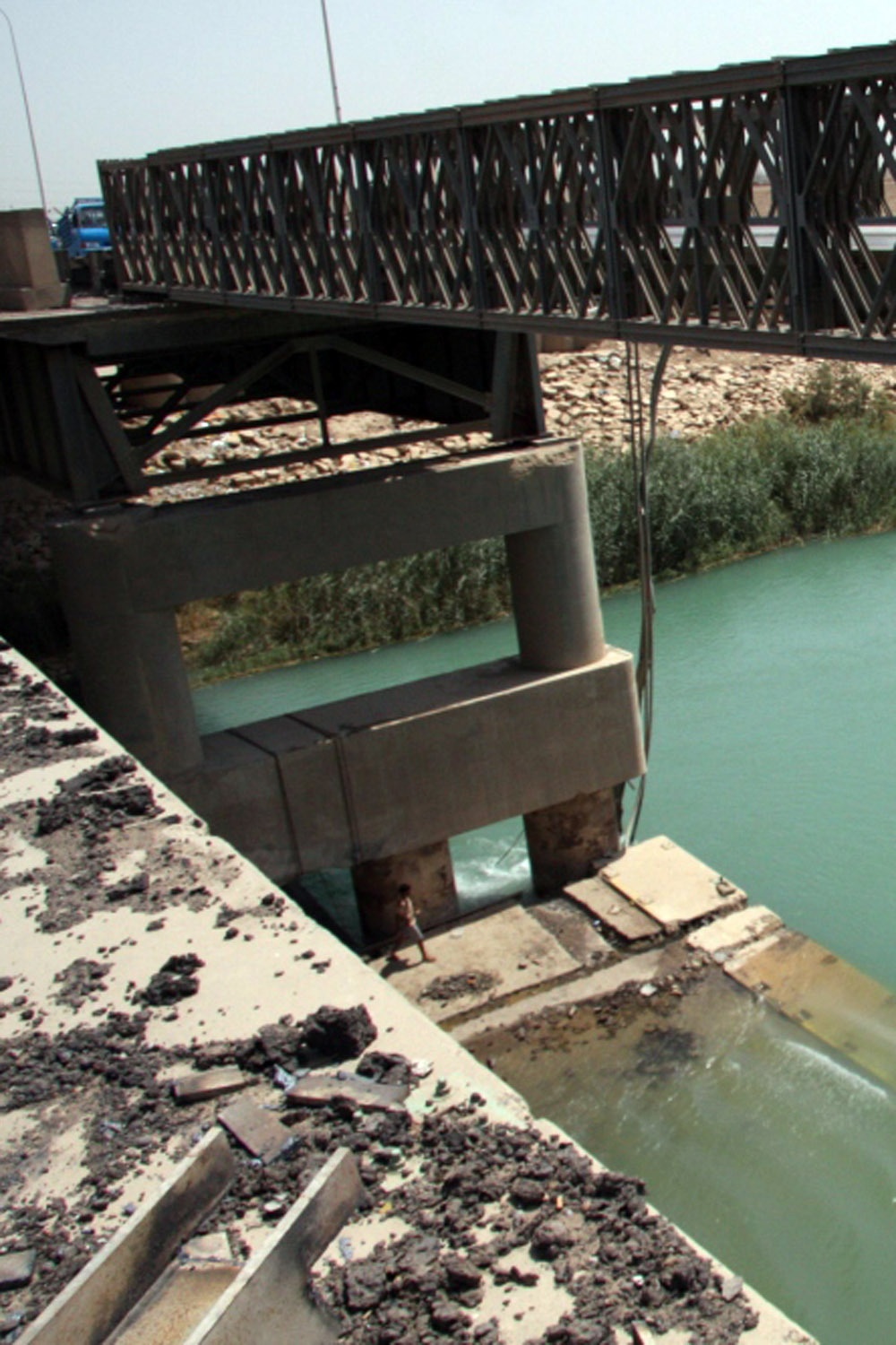 Government of Iraq renews bridge of ruins