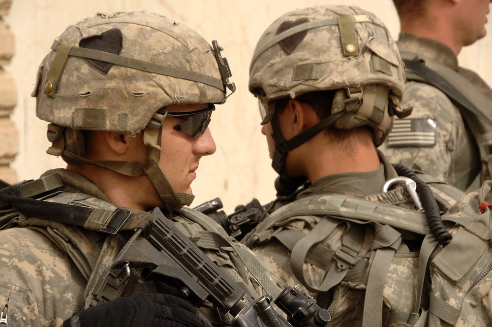 U.S. and Iraqi Soldiers Conduct Combined Foot Patrol