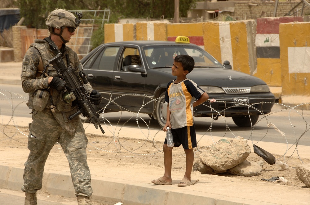 U.S. and Iraqi Soldiers Conduct Combined Foot Patrol