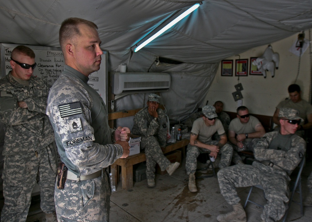 Soldiers interrogate streets of Baghdad: Route clearance team motivated by dangerous job