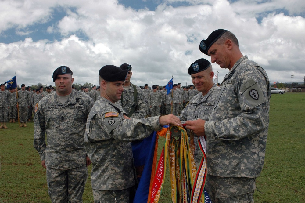 Aviation Soldiers earn medals for valor; unit receives MUC