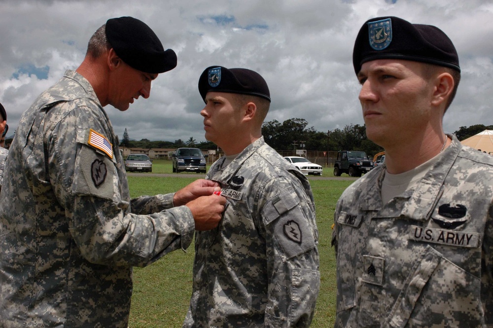 Aviation Soldiers earn medals for valor; unit receives MUC