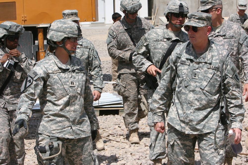 412th Engineer Command CG visits Task Force Gold Soldiers