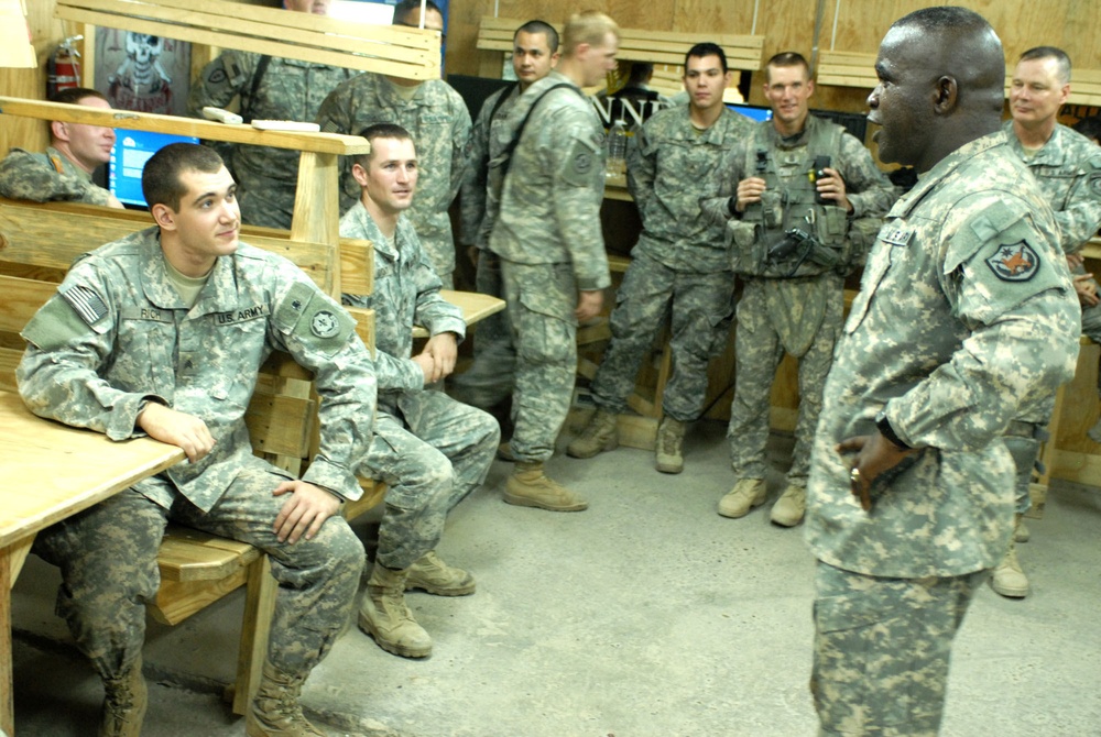 Top Force NCO visits northern Baghdad Soldiers