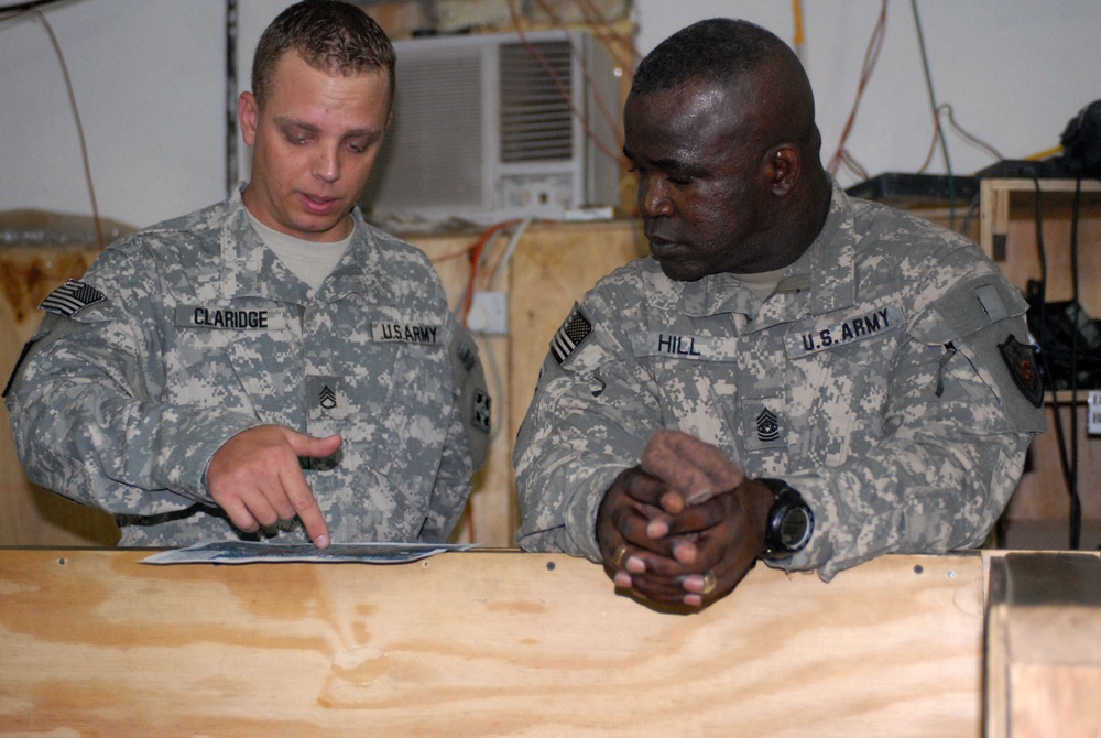 Top Force NCO visits northern Baghdad Soldiers