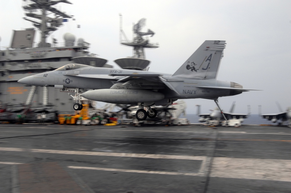 DVIDS - Images - F/A-18 Super Hornet lands on USS Roosevelt
