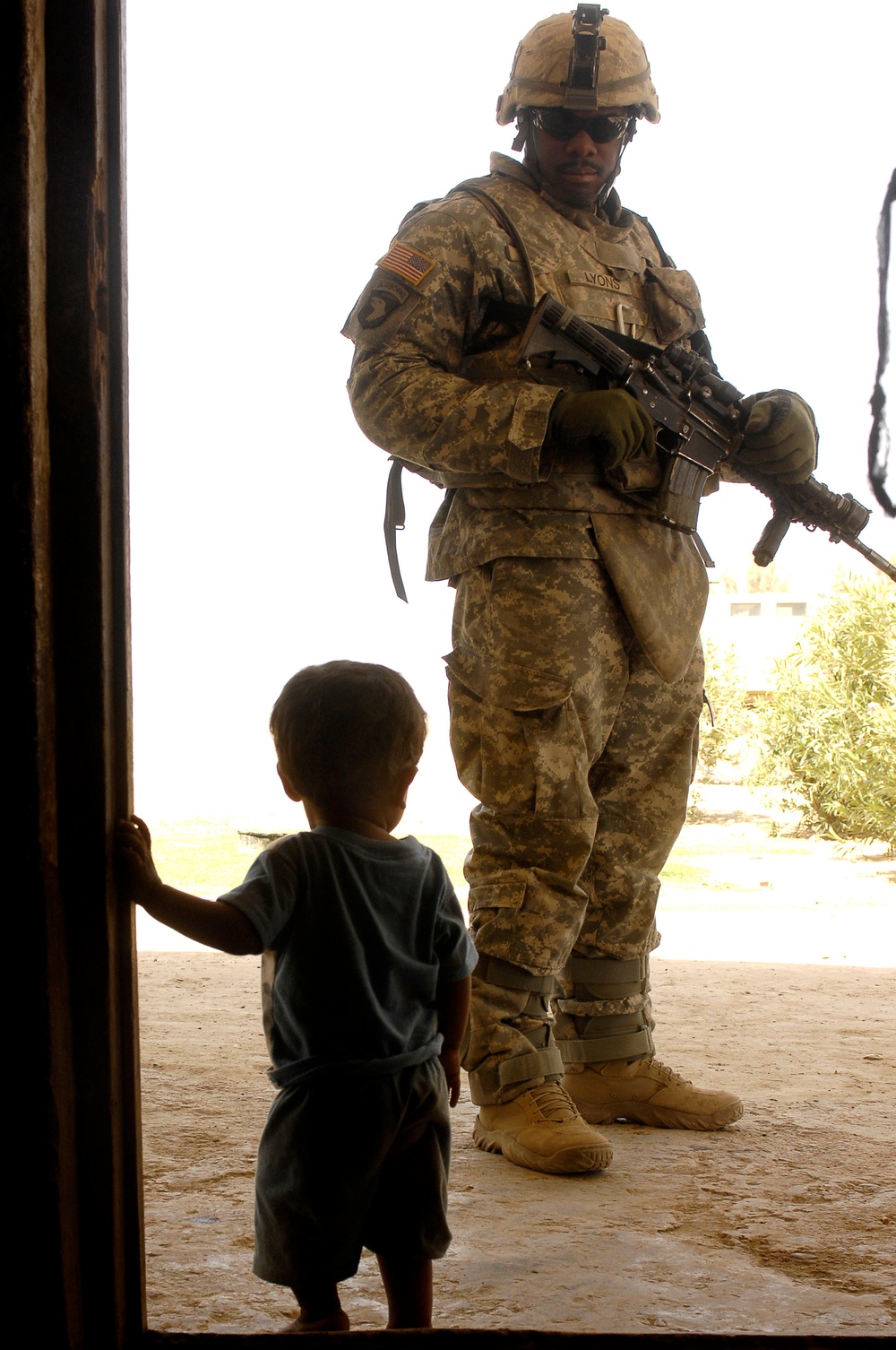 101st Airborne Members Conduct Patrol