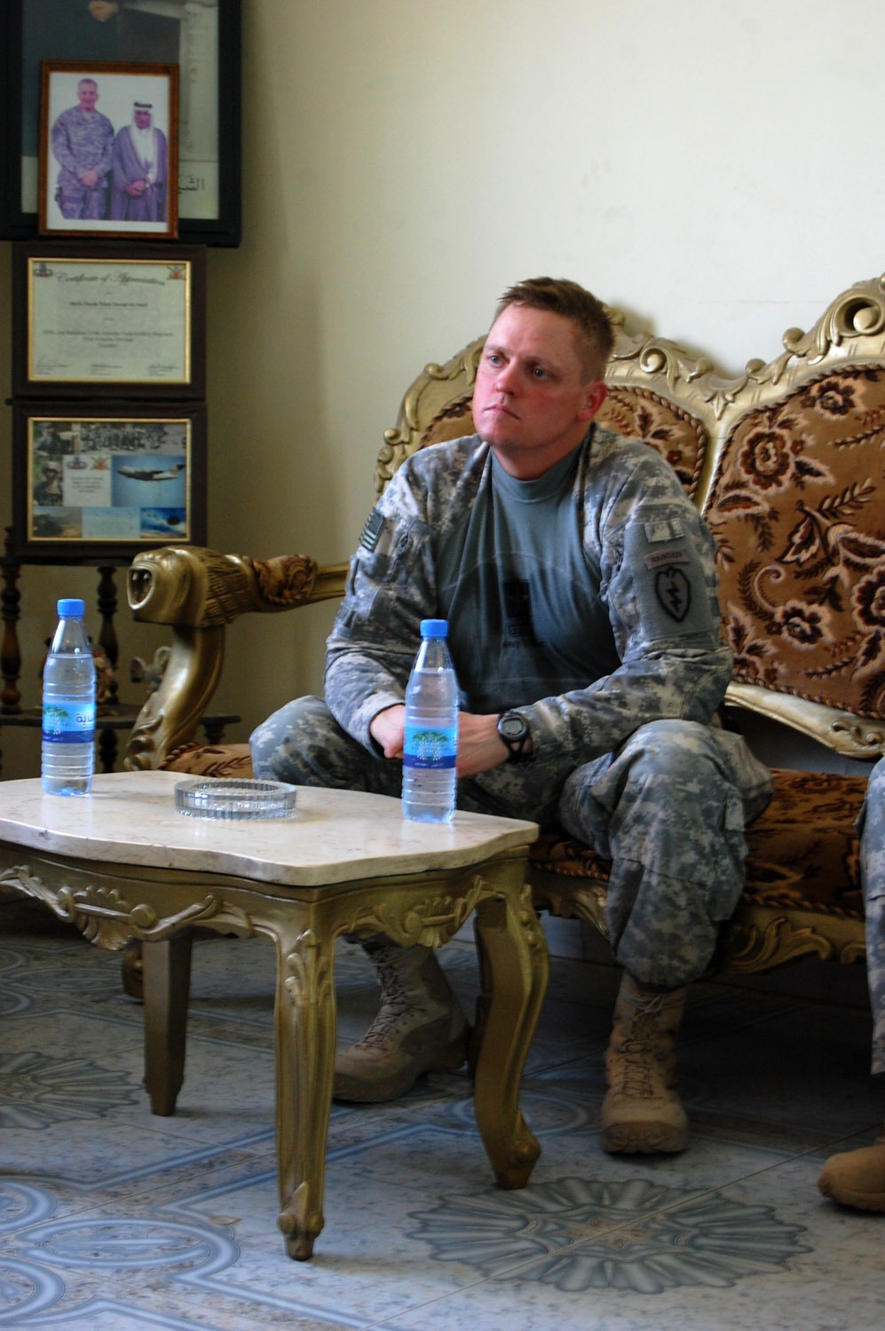 Wolfhounds meet with Iraqi leaders