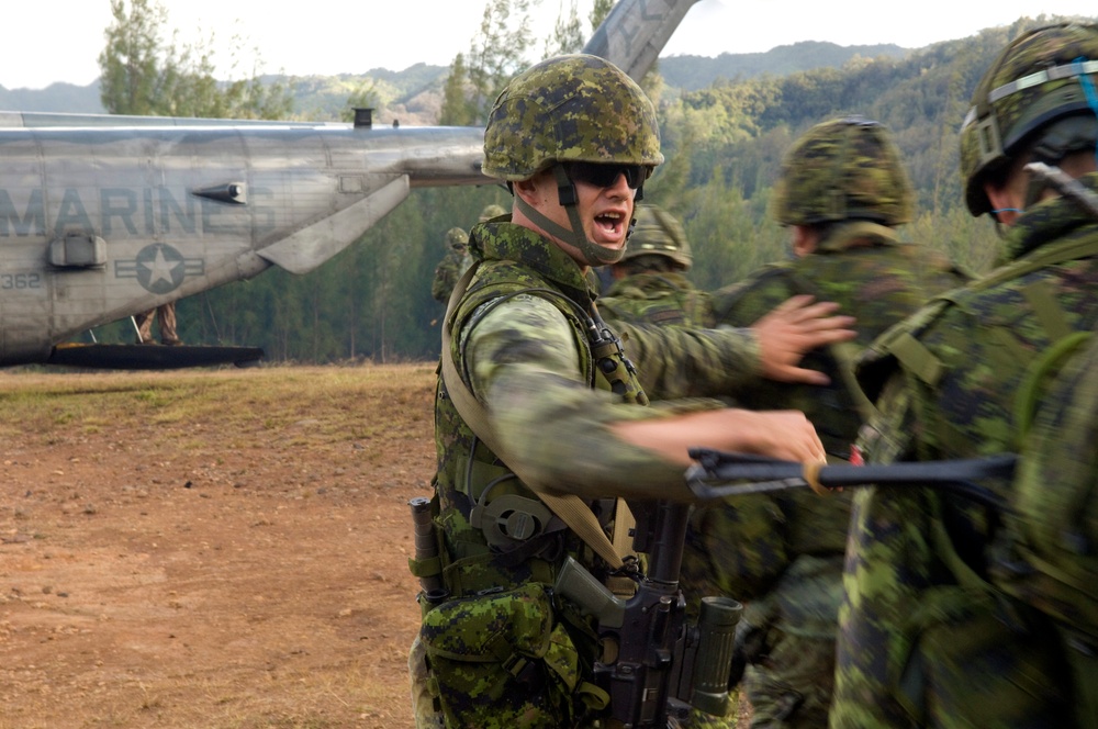 Canadian soldiers participate in Assault Operation During RIMPAC 2008