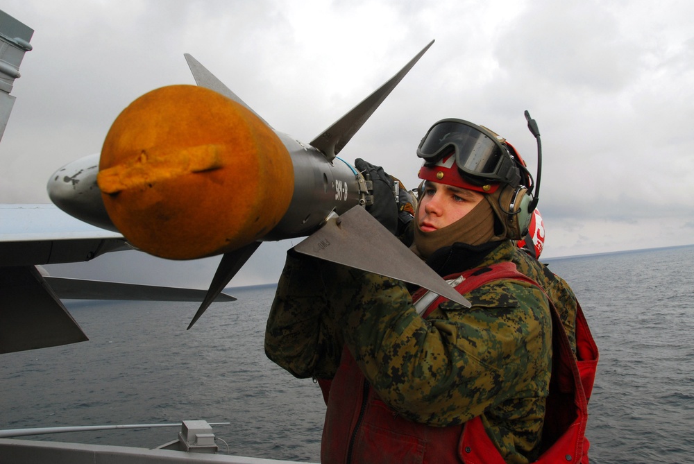 USS Nimitz/F/A-18A Hornet