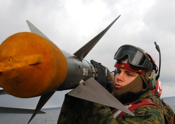 USS Nimitz/F/A-18A Hornet